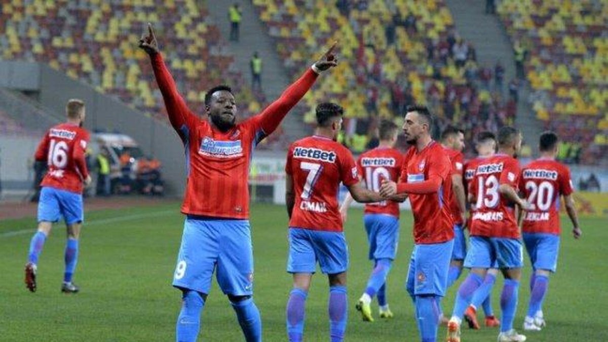 Los jugadores del FCSB celebran un gol.-