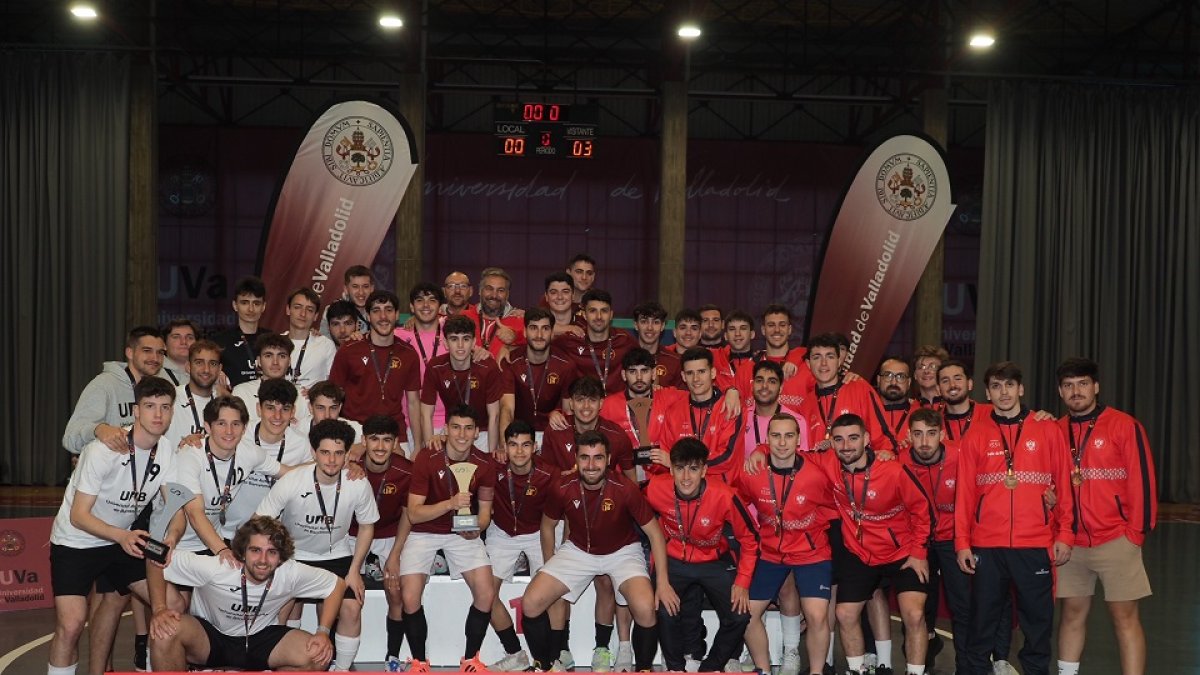 Podio del Campeonato de España Universitario de fútbol sala masculino celebrado en Valladolid. / M. G EGEA