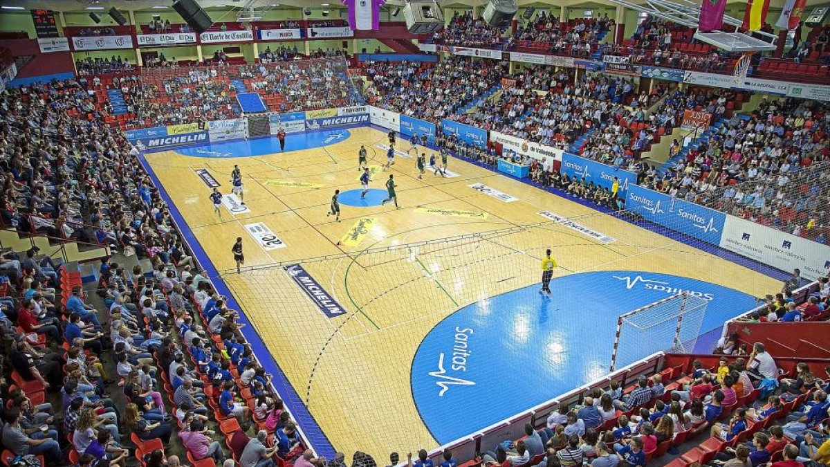 Vista panorámica del Huerta del Rey durante el último partido del BMAtlético  la pasada temporada.-PHOTOGENIC