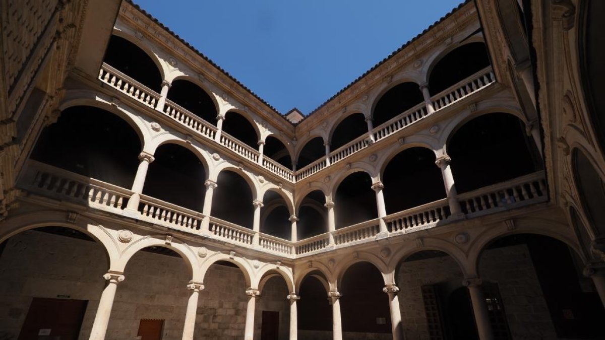 Interior del patio del palacio del Licenciado Butrón, donde se albergará la Casa-Museo Miguel  Delibes. PHOTOGENIC