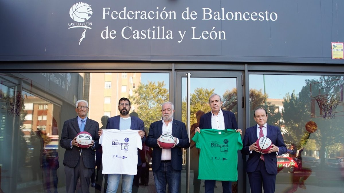 Moratinos, Bustos, Castañeda, Puente y Lobato, ayer en la FBCyL en la presentación del Día del Mini. / J. M. LOSTAU