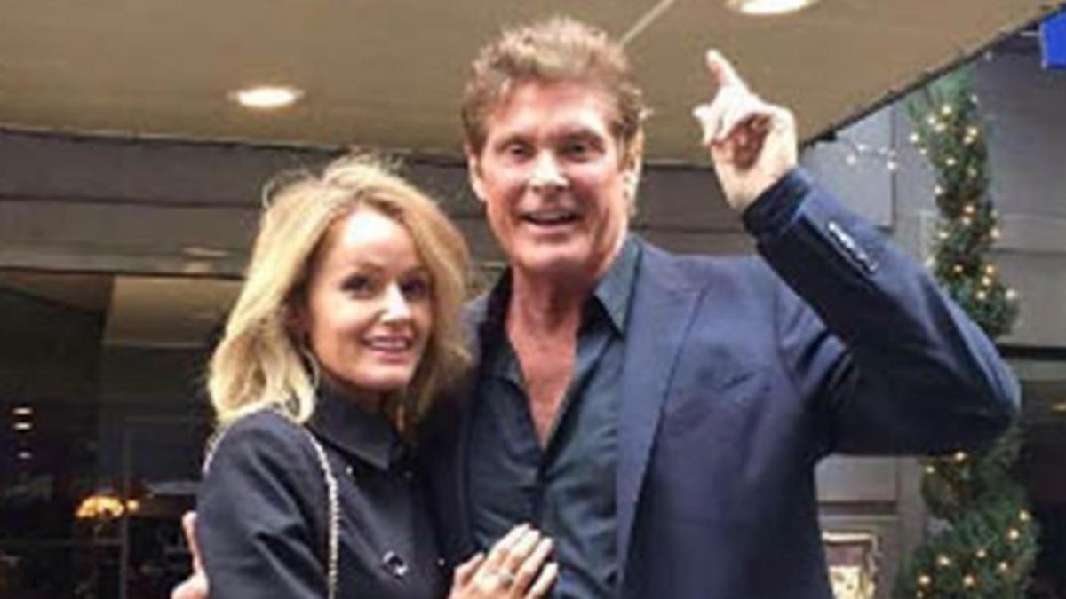 David Hasselhoff y su prometida, Hayley Roberts.-INSTAGRAM