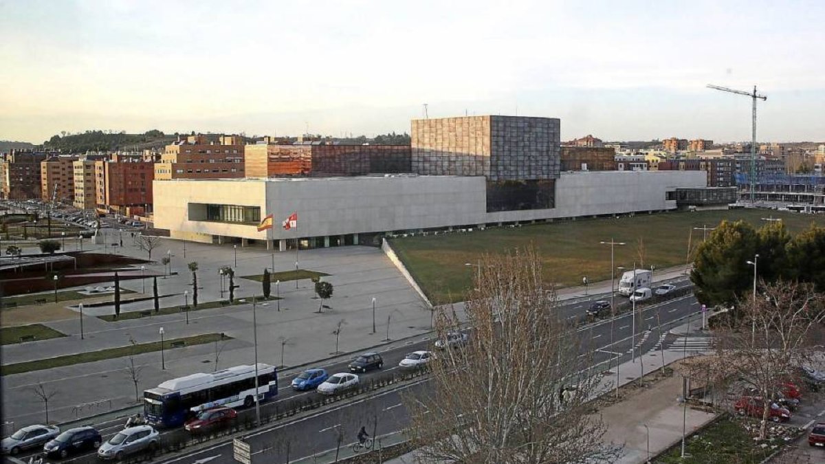 Edificio de las Cortes de Castilla y León, en la avenida de Salamanca de Valladolid