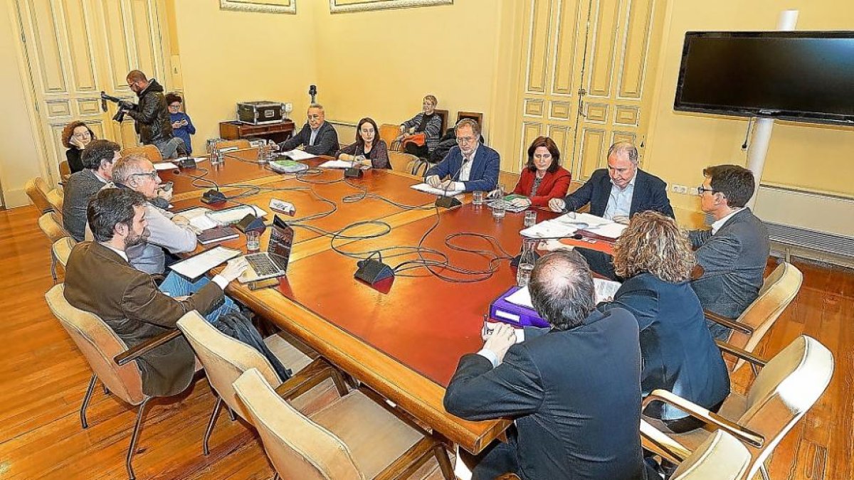 La sesión de ayer de la Comisión de Investigación de la Sociedad Valladolid Alta Velocidad.-E. M.