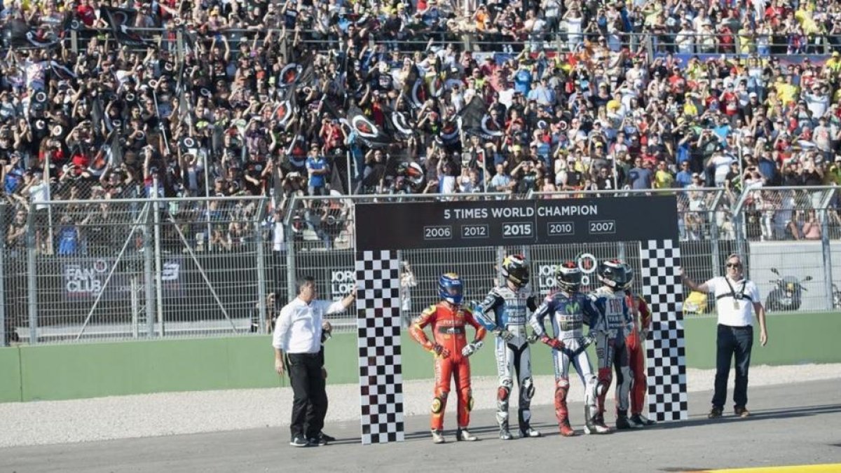 Final de fiesta de Jorge Lorenzo en Valencia-2015.-MIRCO LAZZARI