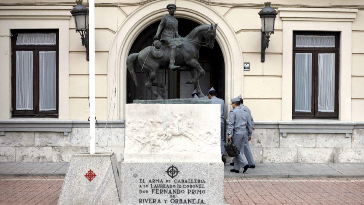 Alumnos en la Academia de Caballería de Valladolid-ICAL