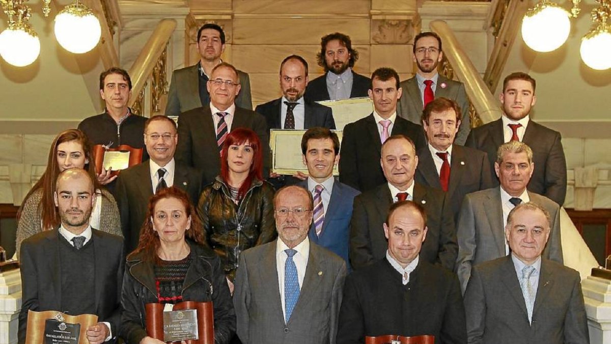 Foto de familia de los protagonistas de los premios ‘Valladolid Ciudad Deportiva-2014’-J. M. LOSTAU