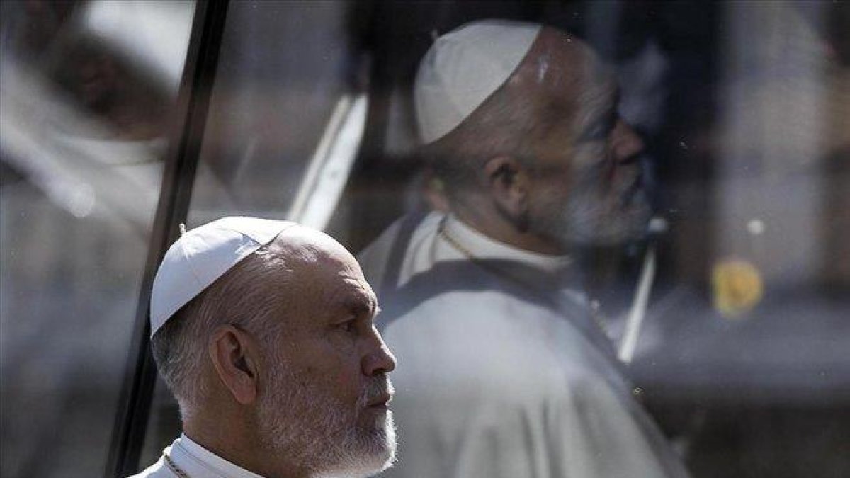 John Malkovich durante el rodaje de la segunda temporada de la serie The Young Pope.-EFE( ANGELO CARCONI)