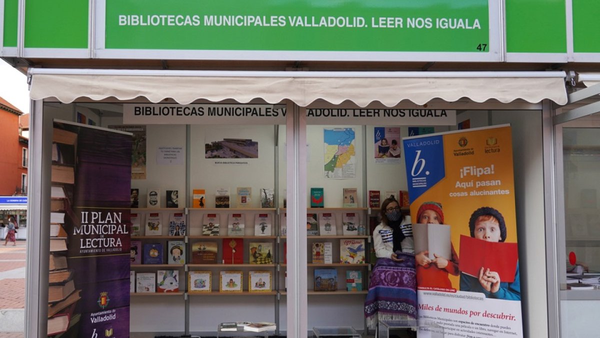 Stand de las bibliotecas municipales en la Feria del Libro. - ICAL