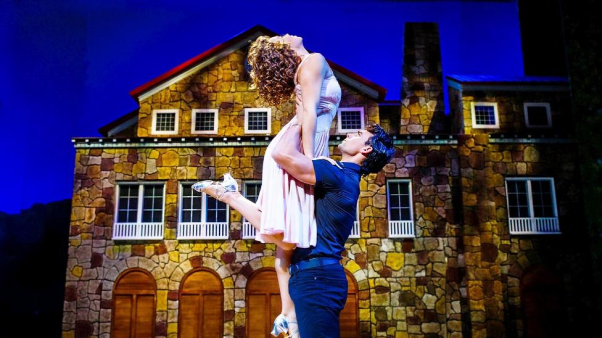 Christian Sánchez y Eva Conde en una escena del musical ‘Dirty dancing’.-EL MUNDO