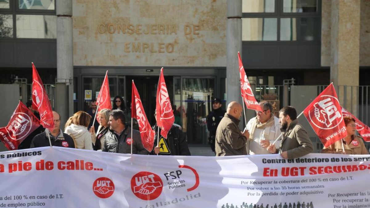 Concentración de empleados públicos en la Consejería de Economía-Ical