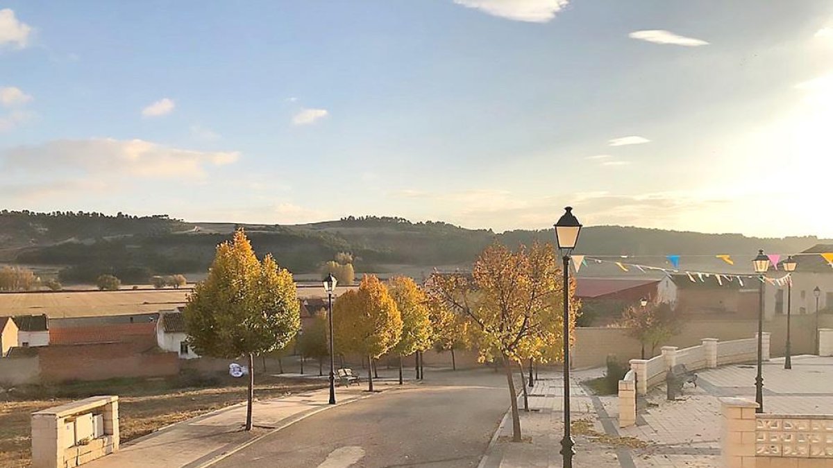 Zona donde se ubican los solares para nuevas residencias, frente a una plaza de reciente construcción.-A.F.