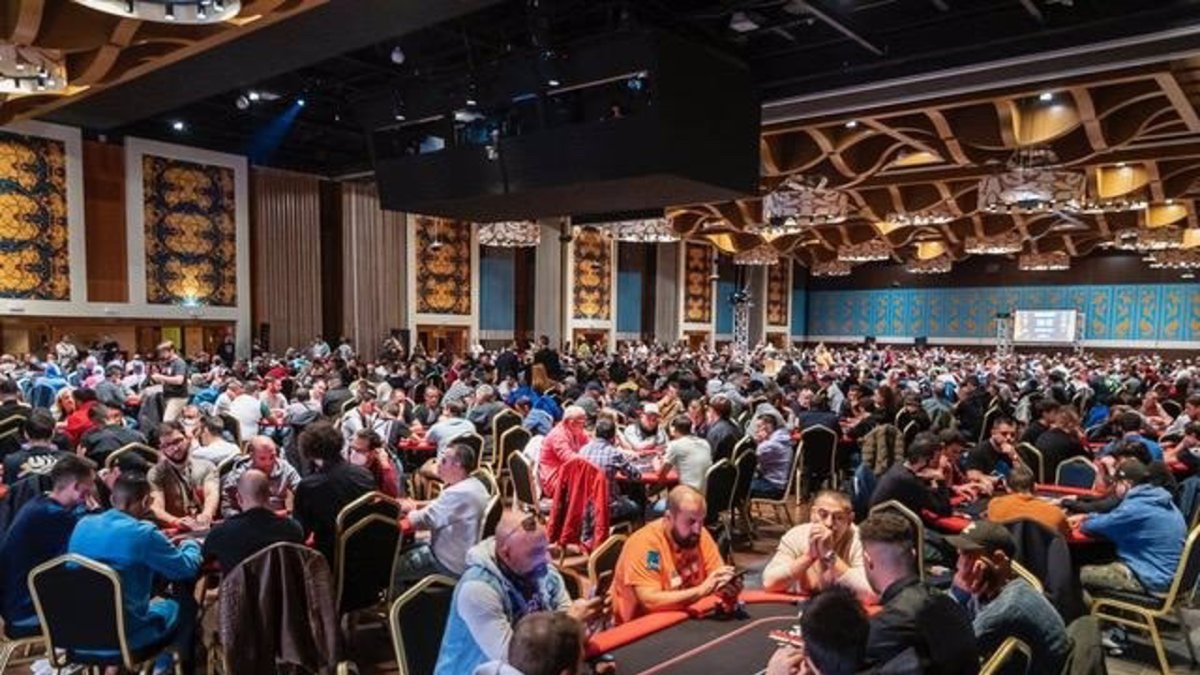 La primera etapa tuvo lugar en el Gran Casino Aranjuez con mas de 1.000 jugadores. - WINAMAX
