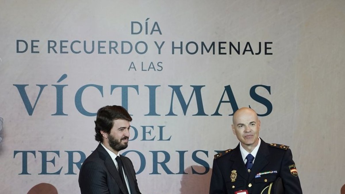 El vicepresidente de la Junta de Castilla y León, Juan García-Gallardo, preside el acto institucional en el que se conmemora el Día de Recuerdo y Homenaje a las Víctimas del Terrorismo de Castilla y León. -ICAL