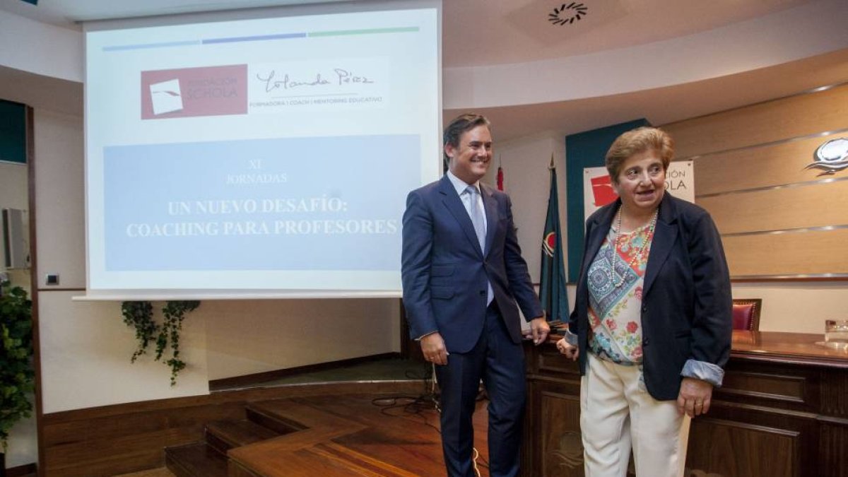 La licenciada en Historia Moderna y Contemporánea Yolanda Pérez participa como ponente en la jornada 'Coaching para profesores', de la Fundación Schola-Ical