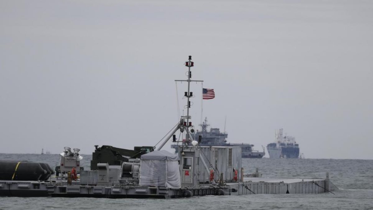 Buques de EEUU y Corea del Sur, en maniobras conjuntas, este martes en Pohang.-JEON HEON-KYUN