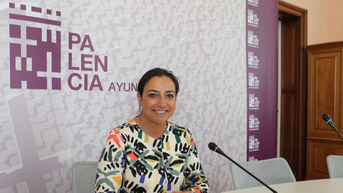 La alcaldesa de Palencia, Miriam Andrés, ofrece una rueda de prensa. ICAL