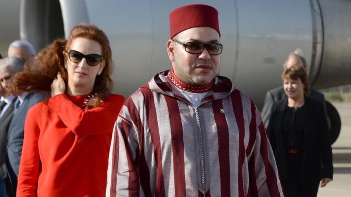El rey Mohamed VI y su esposa, la princesa Lalla Salma.-/ PERIODICO (AP / FADEL SENNA)
