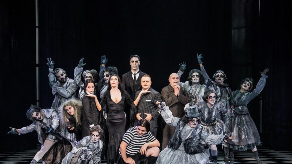 Elenco de la Familia Addams.-E.M.