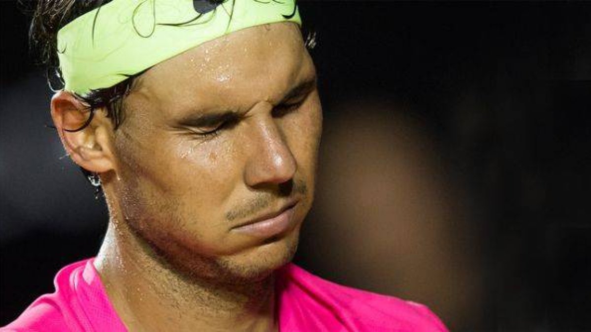 Rafael Nadal lamenta un punto perdido ante Fabio Fognini, en semifinales del Abierto de Río.-Foto: AP / FELIPE DANA