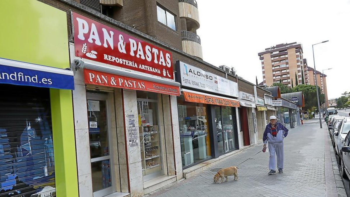 Imagen de una tienda de un autónomo en la ciudad de Valladolid. - E. M.