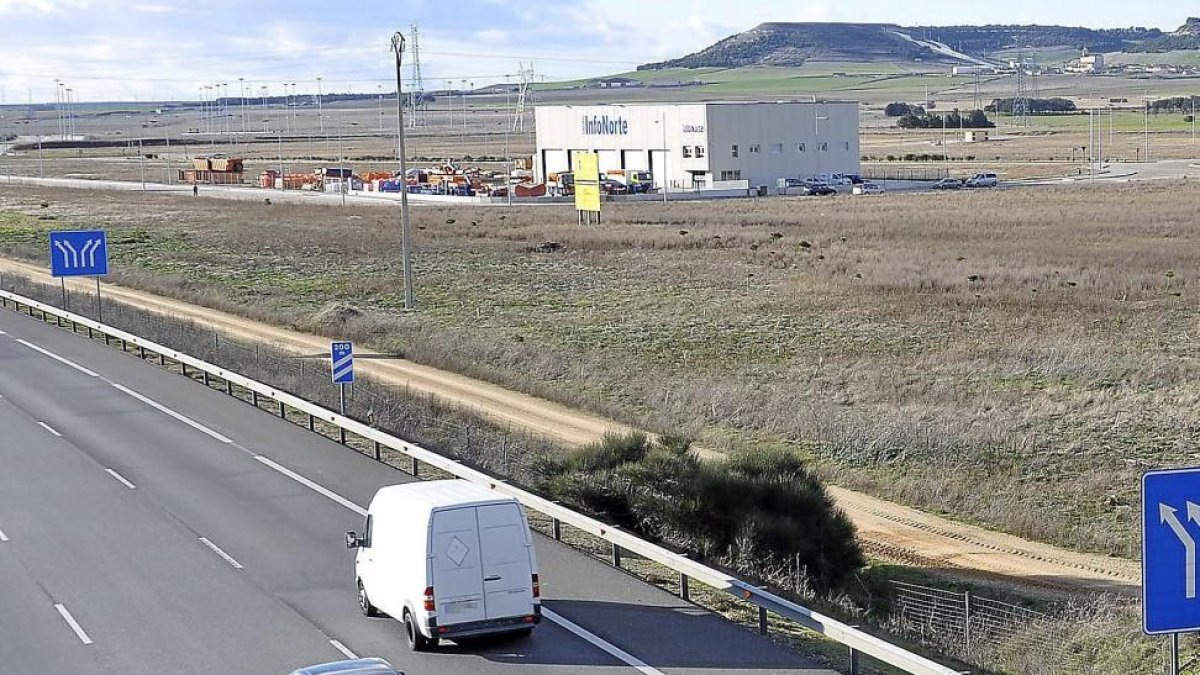 Terrenos del Polígono Industrial y Logístico de Sepes en Tordesillas, junto a la Autovía A-6 Madrid-Coruña.-SANTIAGO