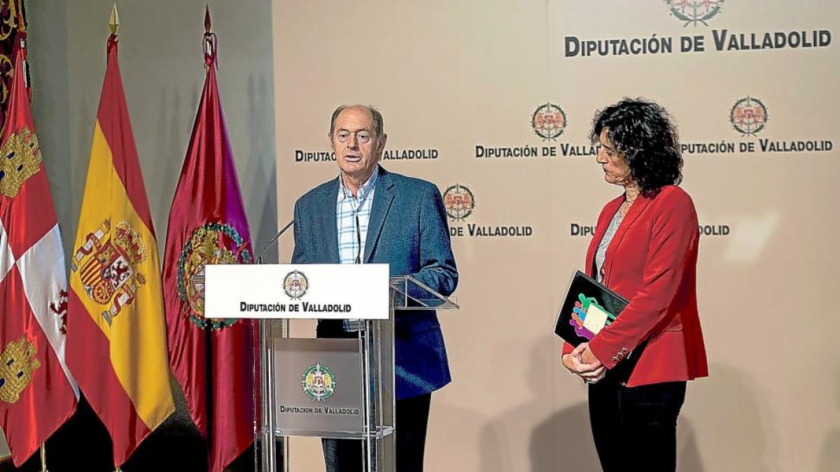 Luis Minguela y Marta Pérez del Barrio ayer, durante el balance de actuaciones en el Palacio de Pimentel.-EL MUNDO