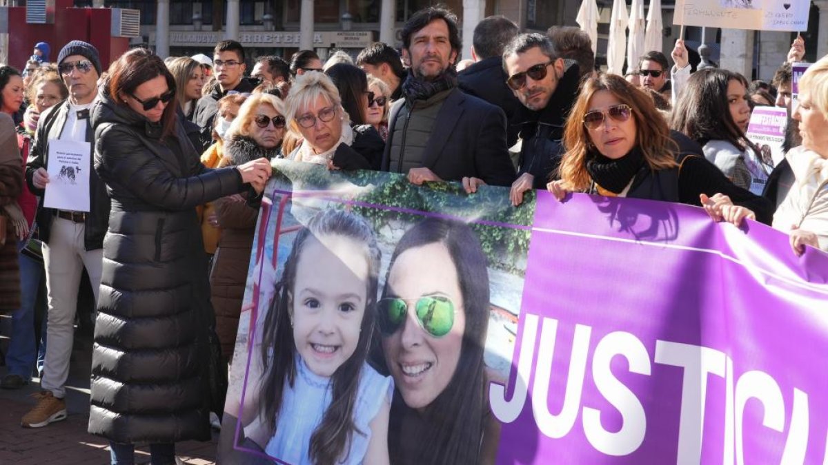 Manifestación del pasado 5 de febrero en Valladolid en la que se pidió la prisión permanente revisable para el asesino de Paloma e India. J. M. LOSTAU