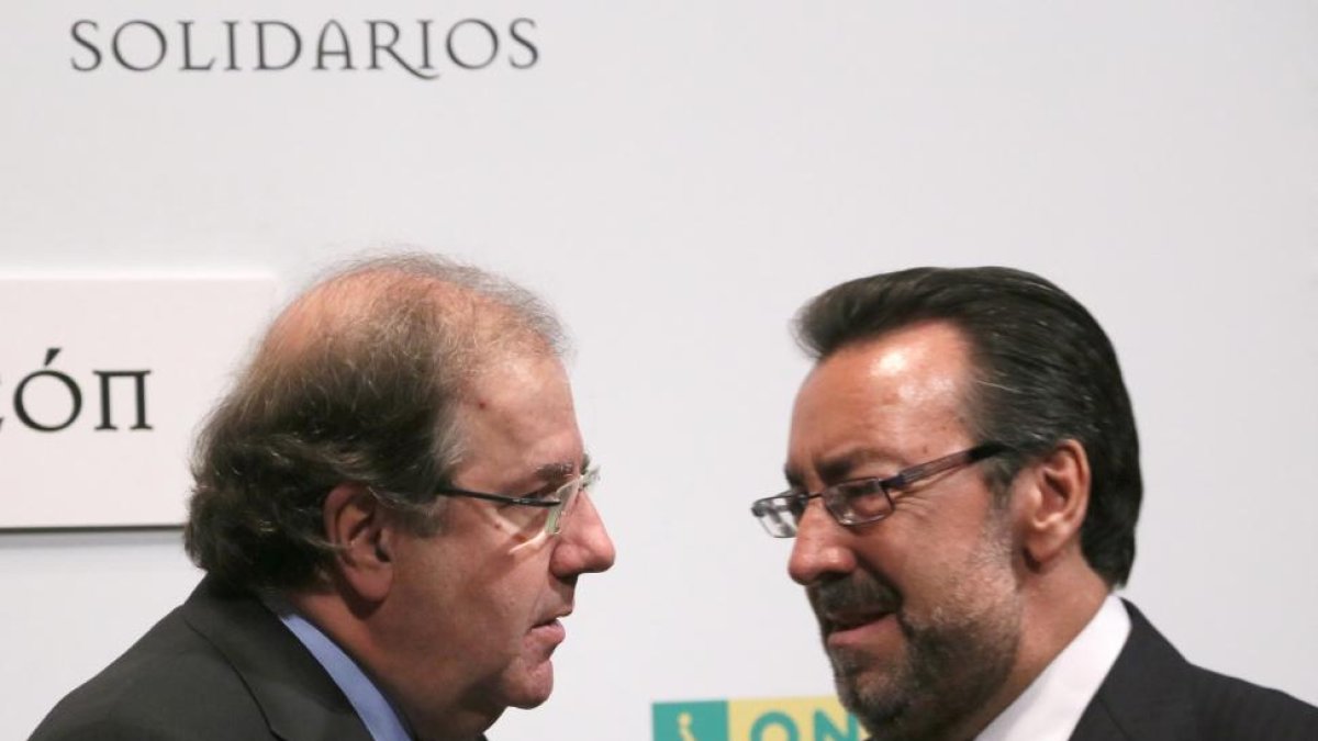 El presidente de la Junta, Juan Vicente Herrera, y Miguel Carballeda(D), presidente de la ONCE y su Fundación; en los XIII Premios Solidarios ONCE-Ical