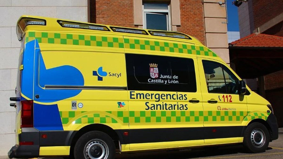 Imagen de archivo de una ambulancia de Sacyl. - E. PRESS