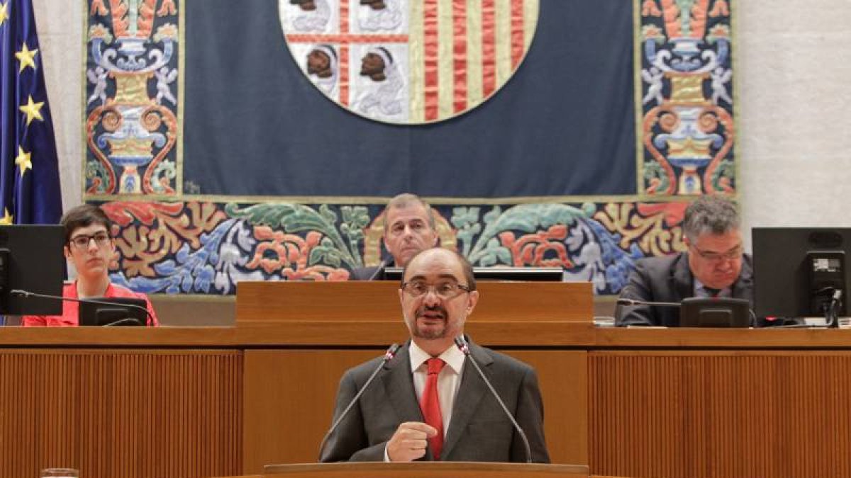 Javier Lambán durante su discurso de investidura como presidente de las Cortes de Aragón.-CHUS MARCHADOR