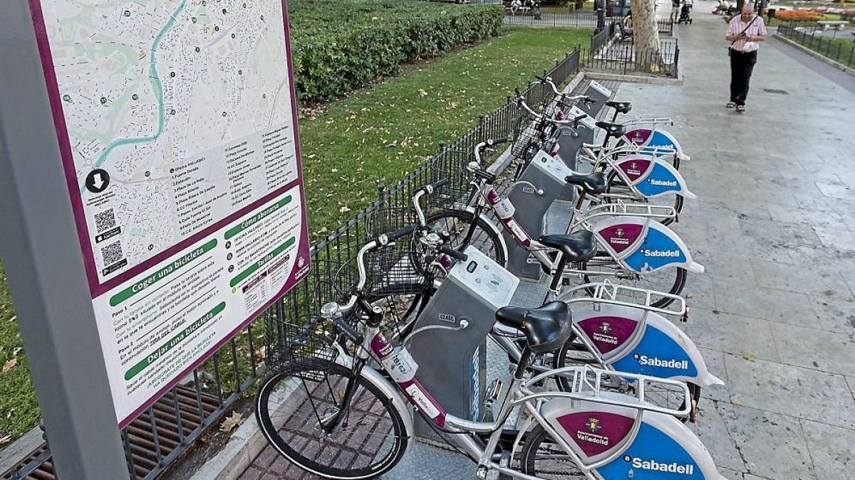 Parking de bicicletas de alquiler. E.M