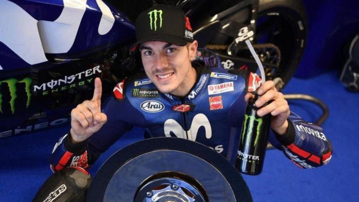 Maverick Viñales celebra su gran éxito en Australia.-YAMAHA MEDIA / MILAGRO-TINO MARTINO