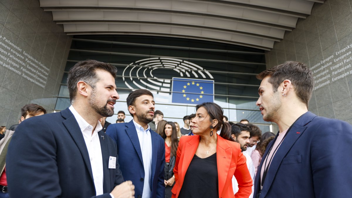 El secretario general del Partido Socialista de Castilla y León, Luis Tudanca, acude al Parlamento Europeo con una delegación de Juventudes Socialistas de Castilla y León. ICAL