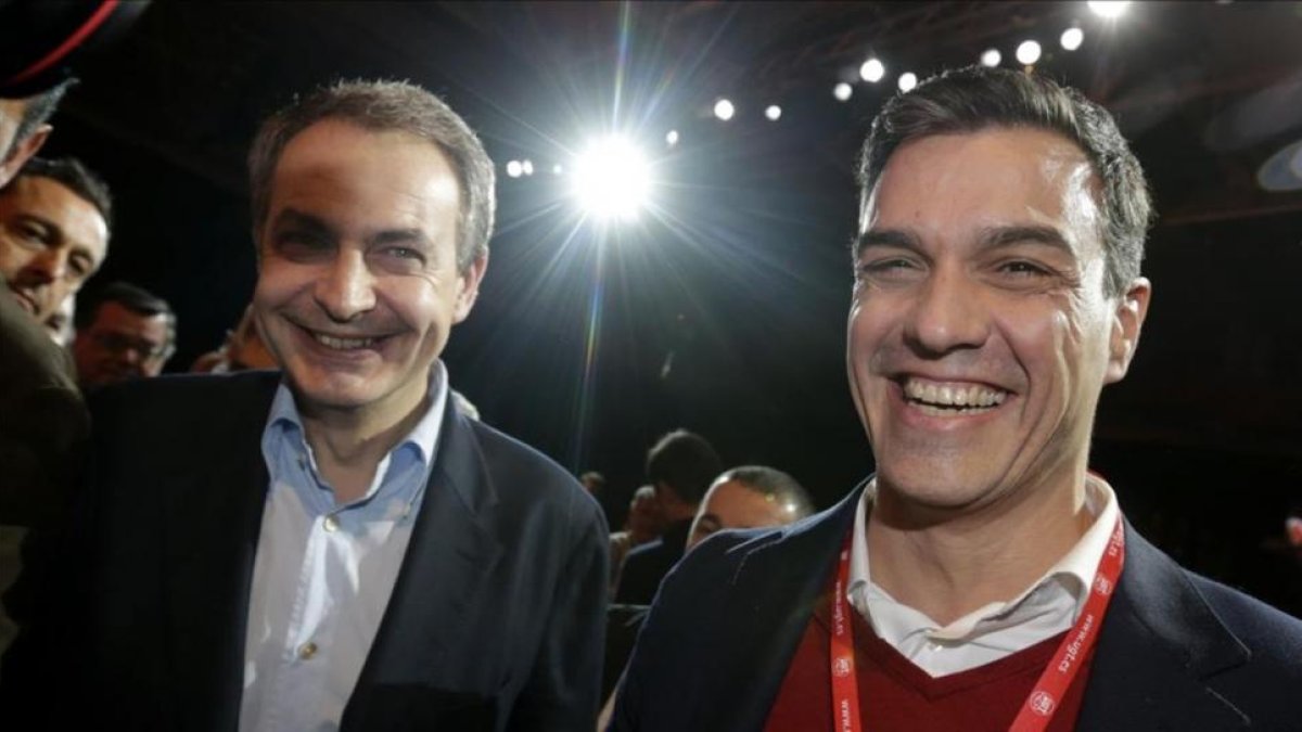 Pedro Sánchez y José Luis Rodríguez Zapatero, el pasado miércoles en el congreso de UGT.-EFE / JAVIER LIZÓN