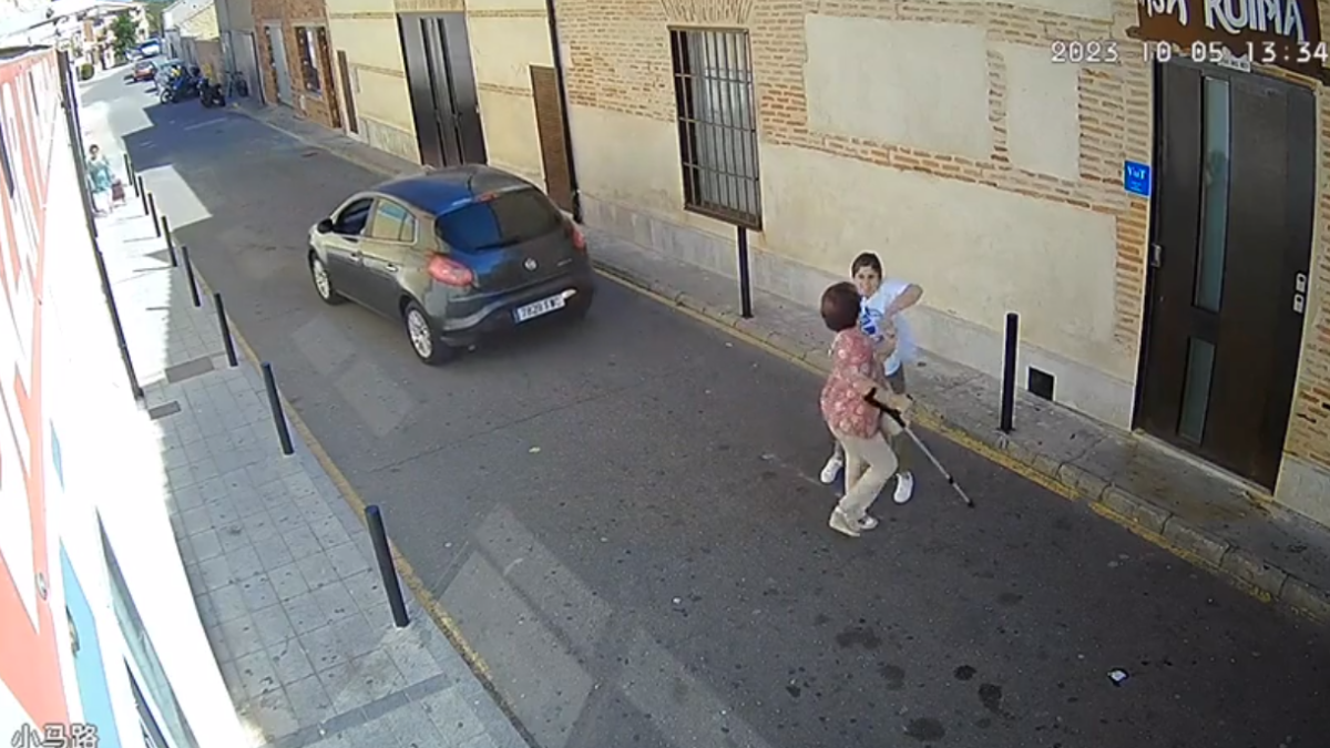 Una anciana sufre el 'timo del abrazo' en Nava del Rey, Valladolid.- TWITTER REGUEBONI