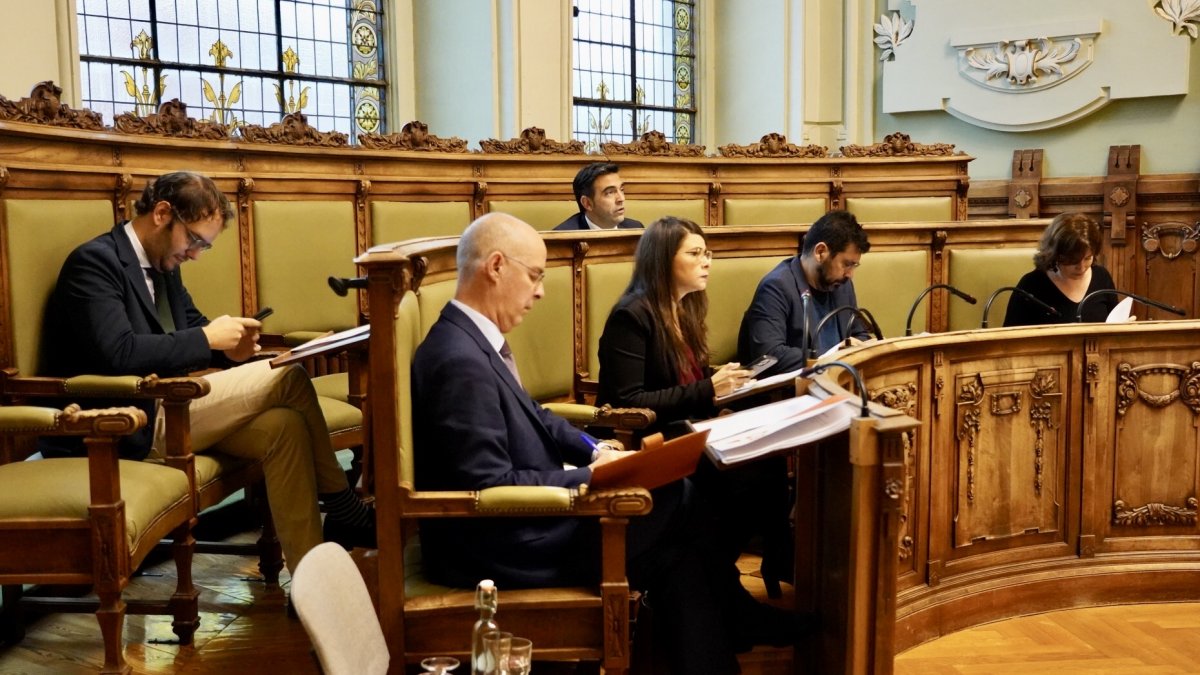 Pleno de la corporación municipal del Ayuntamiento de Valladolid, con el único asunto del día de la aprobación inicial del Presupuesto General del Consistorio para el ejercicio 2023. ICAL
