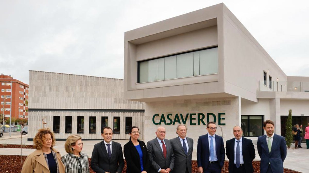 El alcalde de Valladolid, Jesús Julio Carnero, asiste a la inauguración de un nuevo hospital de neurorrehabilitación del Grupo Casaverde con 99 habitaciones en Valladolid.- ICAL