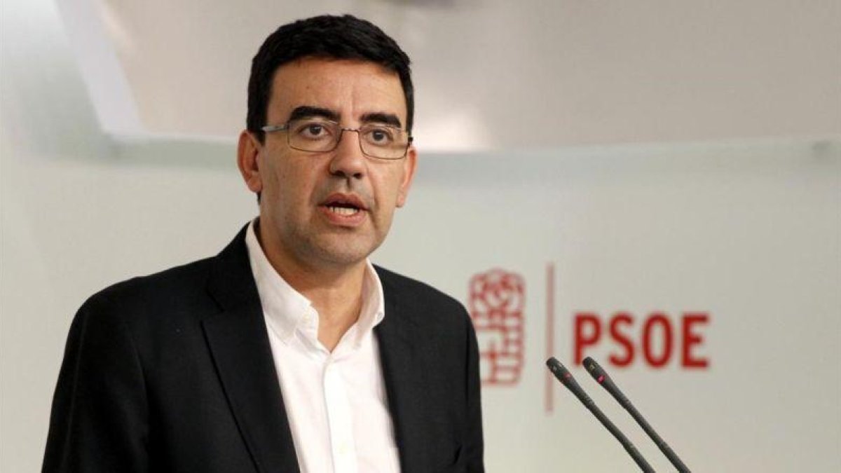 El portavoz de la gestora del PSOE, Mario Jiménez, el jueves en la sede del partido.-EFE / JAVIER LÓPEZ