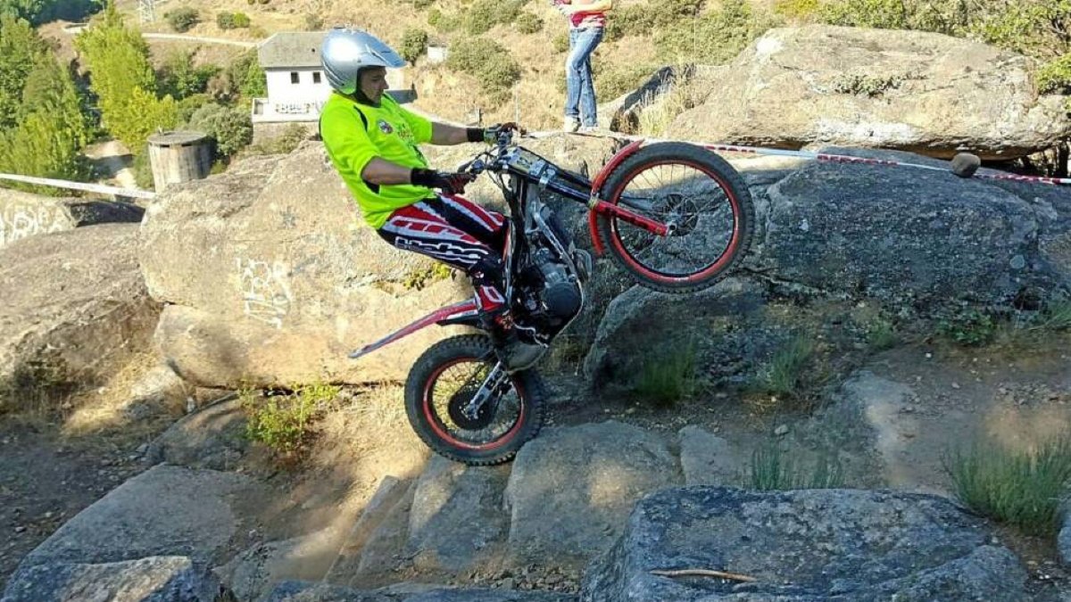 Un piloto, durante la antepenúltima prueba del Campeonato de Castilla y León.-E.M.