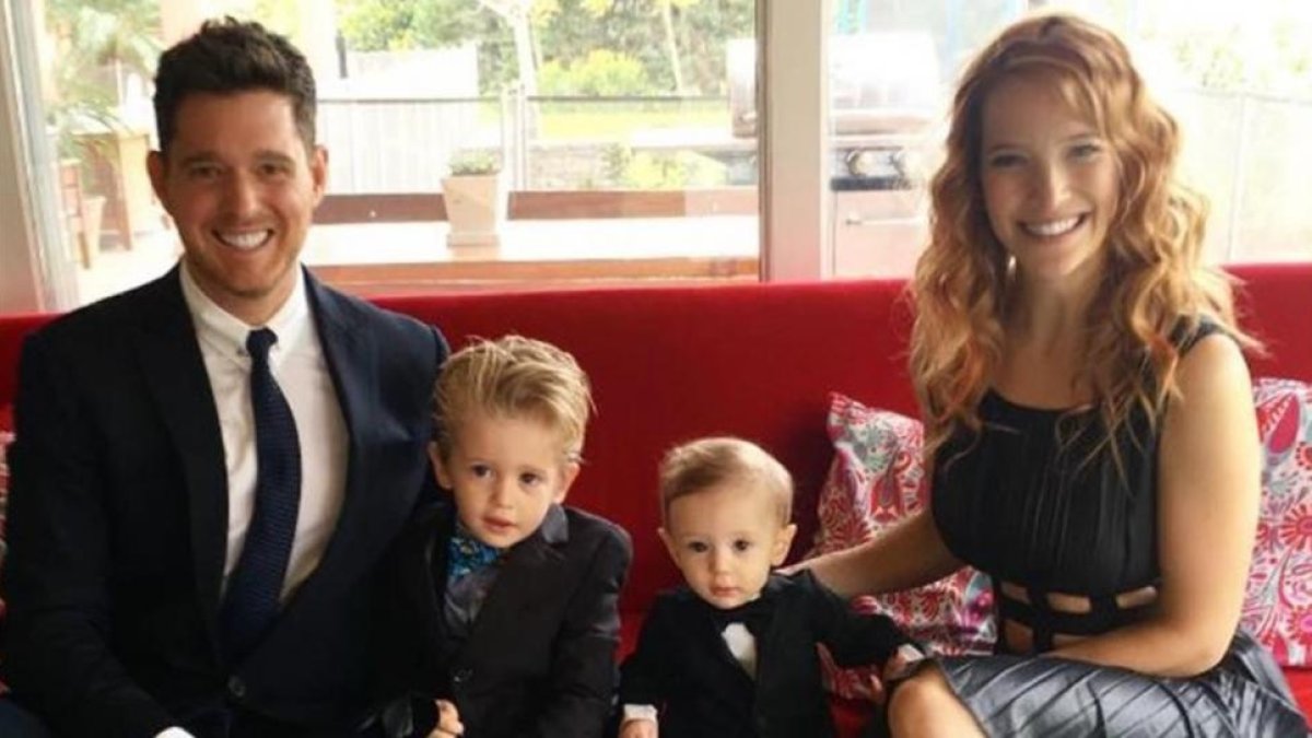 Michael Buble, su mujer, Luisana Lopilata, y sus dos hijos.-