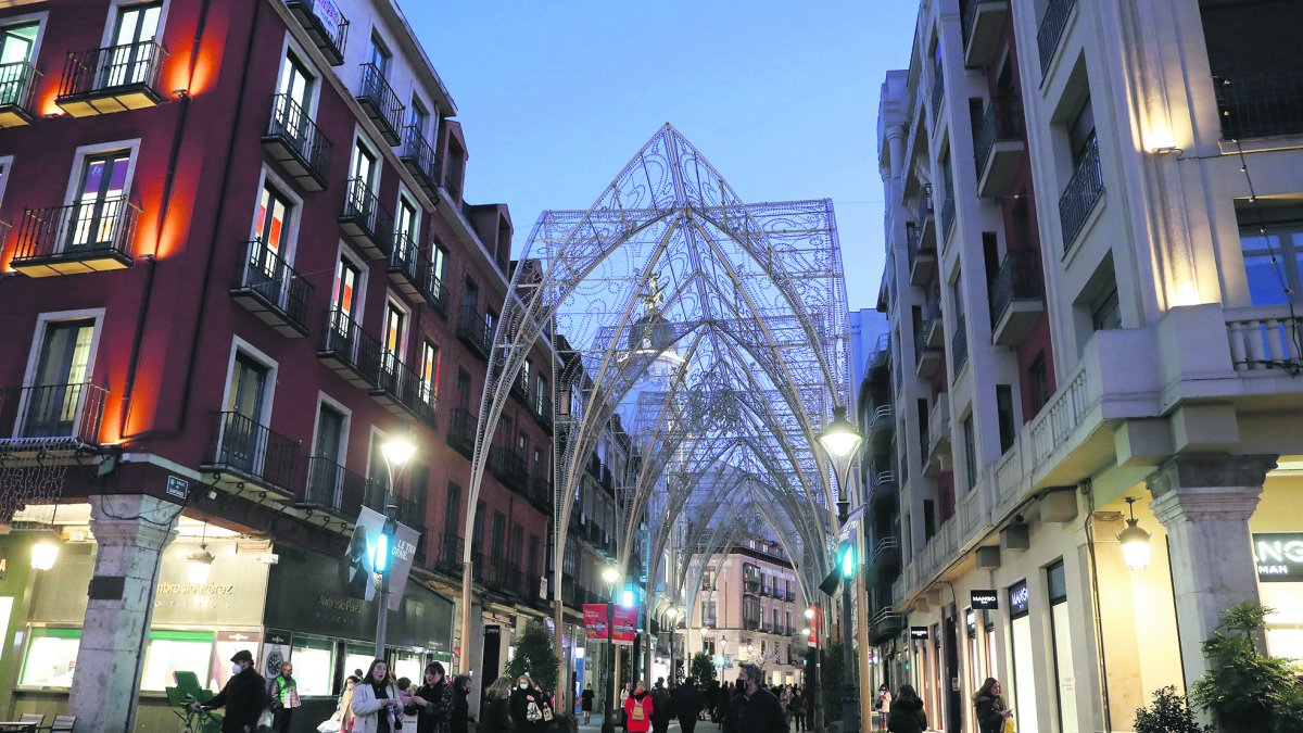 La calle Santiago de Valladolid en la Navidad de 2021. PHOTOGENIC