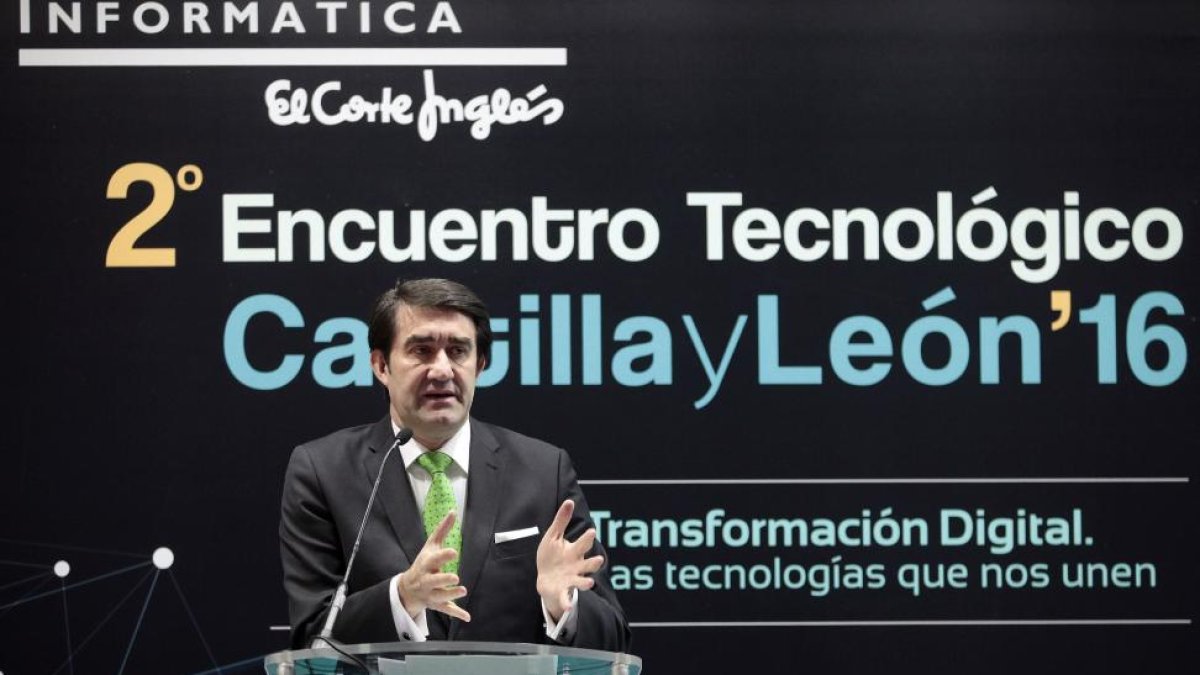 El consejero de Fomento y Medio Ambiente, Juan Carlos Suárez-Quiñones, participa en el II Encuentro Tecnológico Castilla y León 2016, organizado por Informática El Corte Inglés.-ICAL