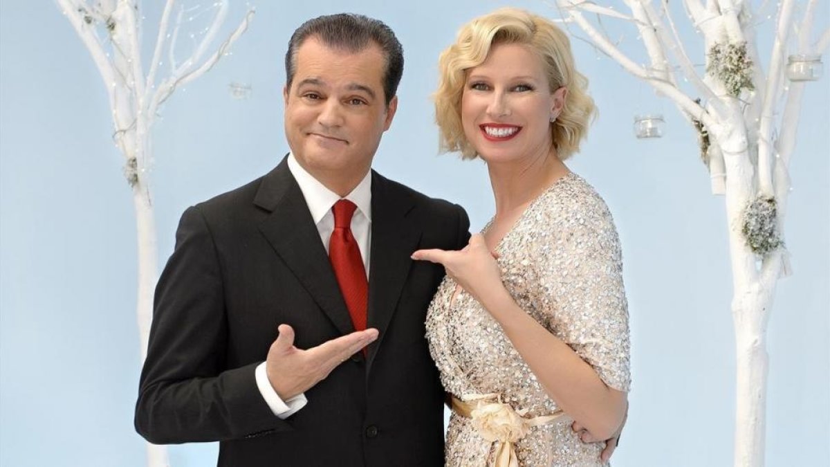 Ramón García y Anne Igartiburu, presentadores de la próxima retransmisión de las Campanadas de Fin de Año en TVE.-EL PERIÓDICO