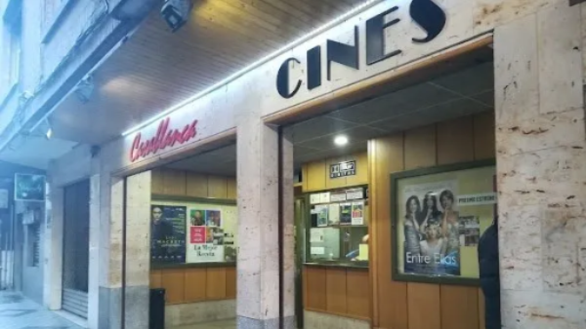 Entrada a los Cines Casablanca de Valladolid. -CINES CASABLANCA.