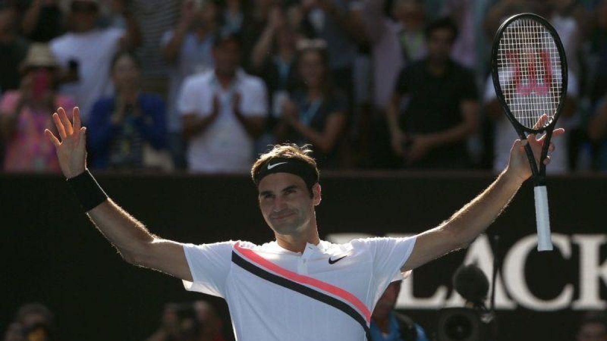 Roger Federer celebra la clasificación para cuartos de final en Australia.-REUTERS / THOMAS PETER (REUTERS)