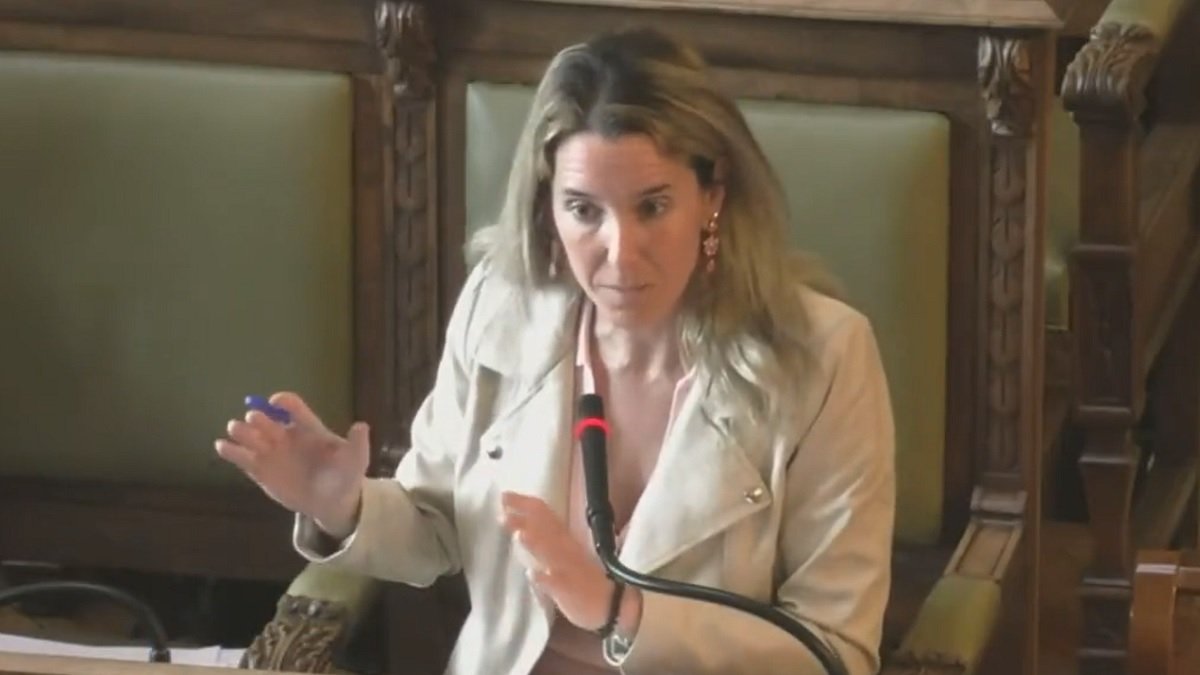 Irene Núñez durante el pleno del Ayuntamiento.- E. M.