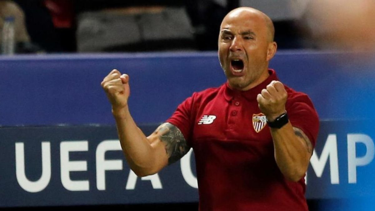 Sampaoli celebrando un gol del Sevilla.-REUTERS