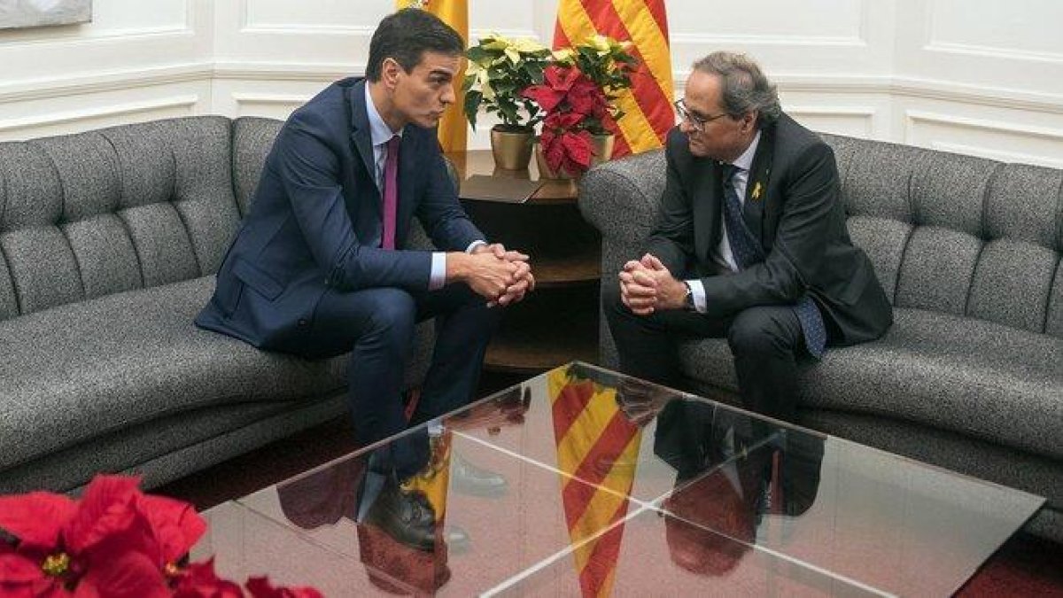 Pedro Sánchez y Quim Torra, durante su encuentro en el Palau de Pedralbes, el pasado 20 de diciembre.-JORDI COTRINA