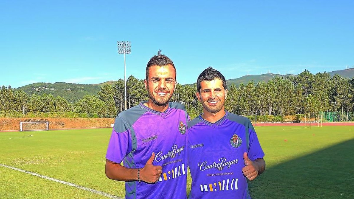 Jordán y Álex López, ayer, antes de comenzar su primer entrenamiento.-REAL VALLADOLID